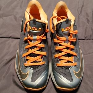 Youth  MAX LeBron XI sneakers